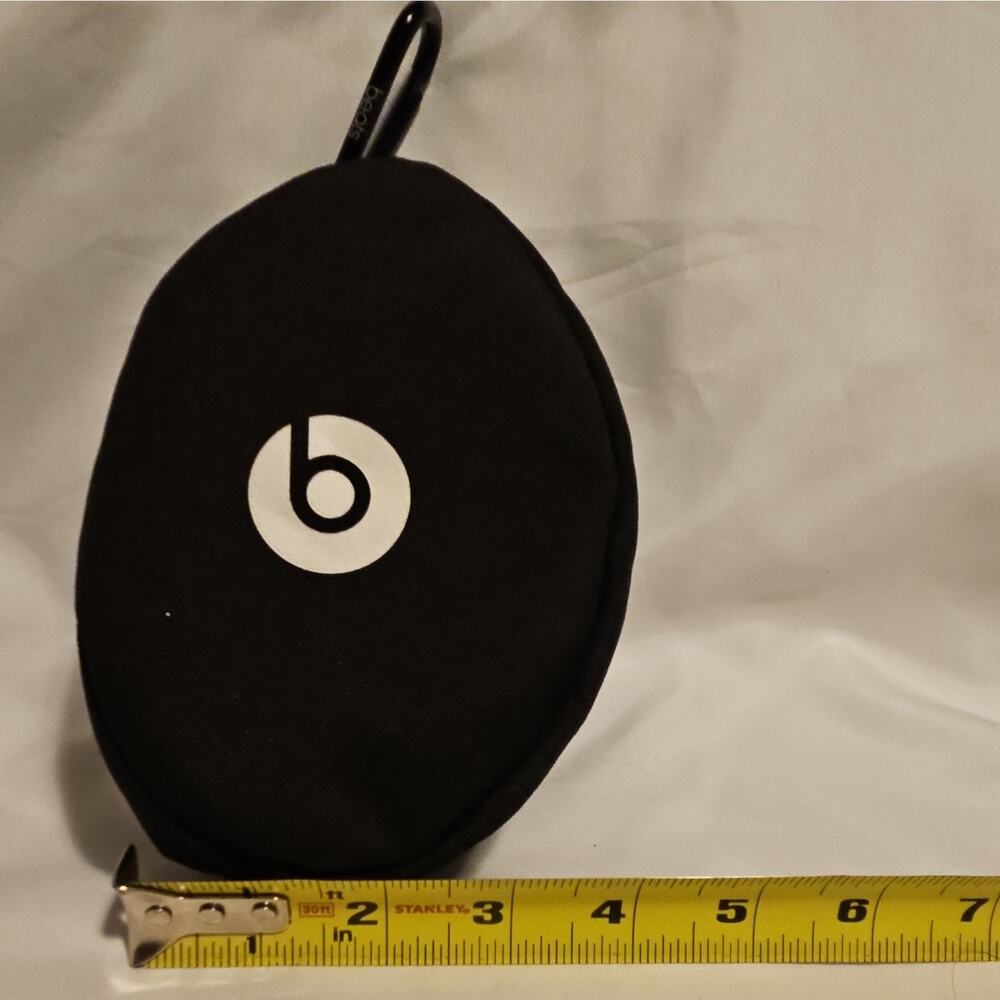Beats Solo Black Soft Shell Zipper Headphone Carrying Case with Clip